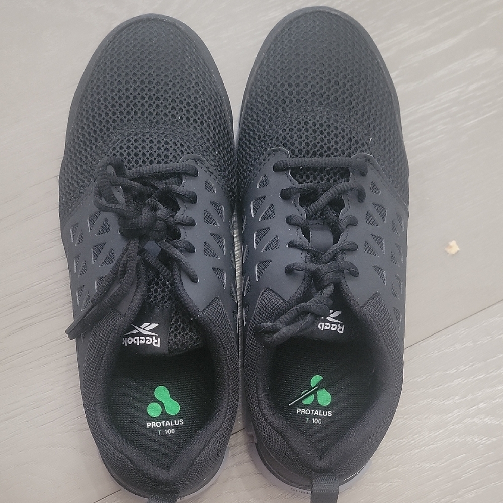 Reebok Black Mesh Women’s Sneakers with Green Insole Detail